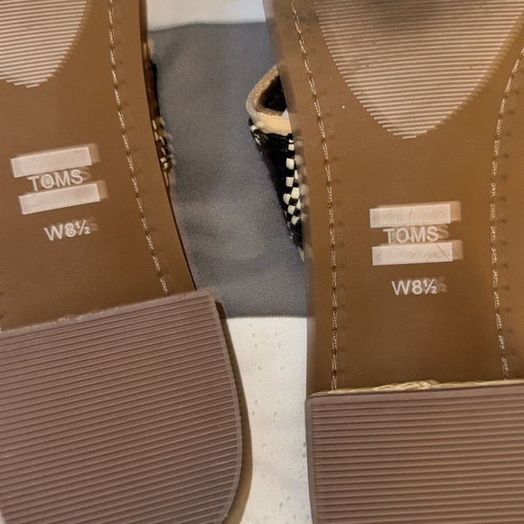 Toms Mariposa Sandals - Picture 5 of 7